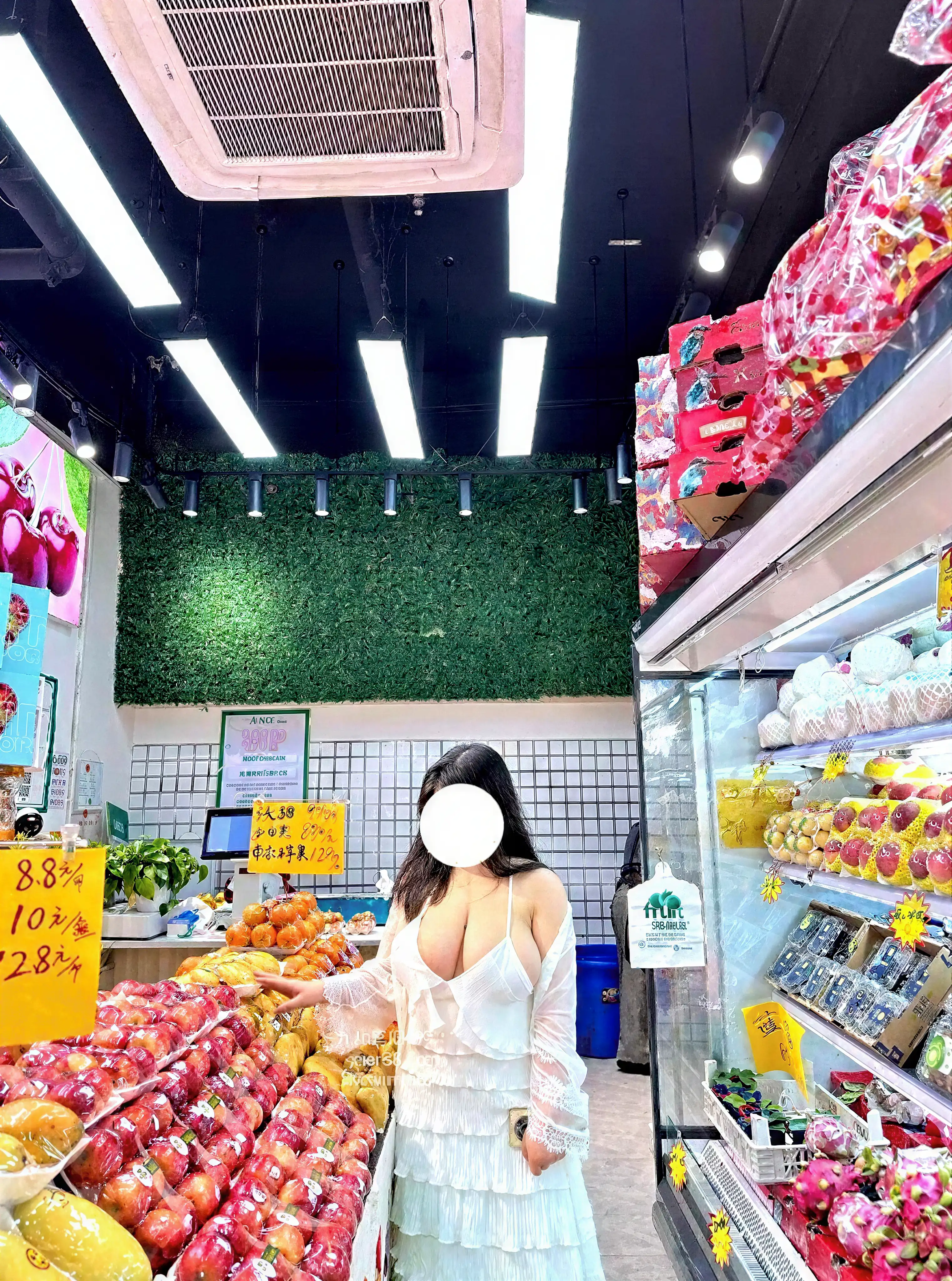 独居的一对H – 逛超市 18P